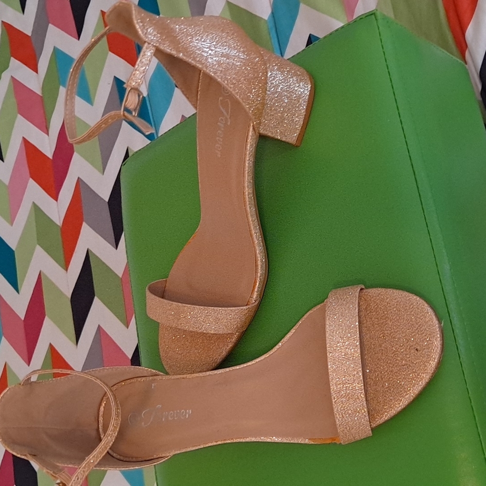 FOREVER  gold sparkly cocktail  sandal 👡 ..size 8 ..gold. NEW